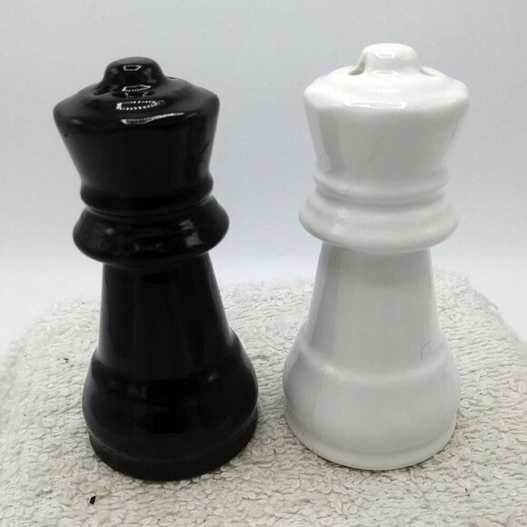 Chess Salt and Pepper Shakers Wh/Bl with Stoppers Queen's Gambit Fans Ceramic - Picture 2 of 9